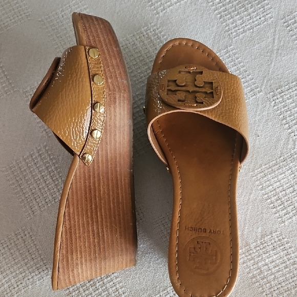 Tory Burch Women's Tan Wedge Sandals - Picture 1 of 8